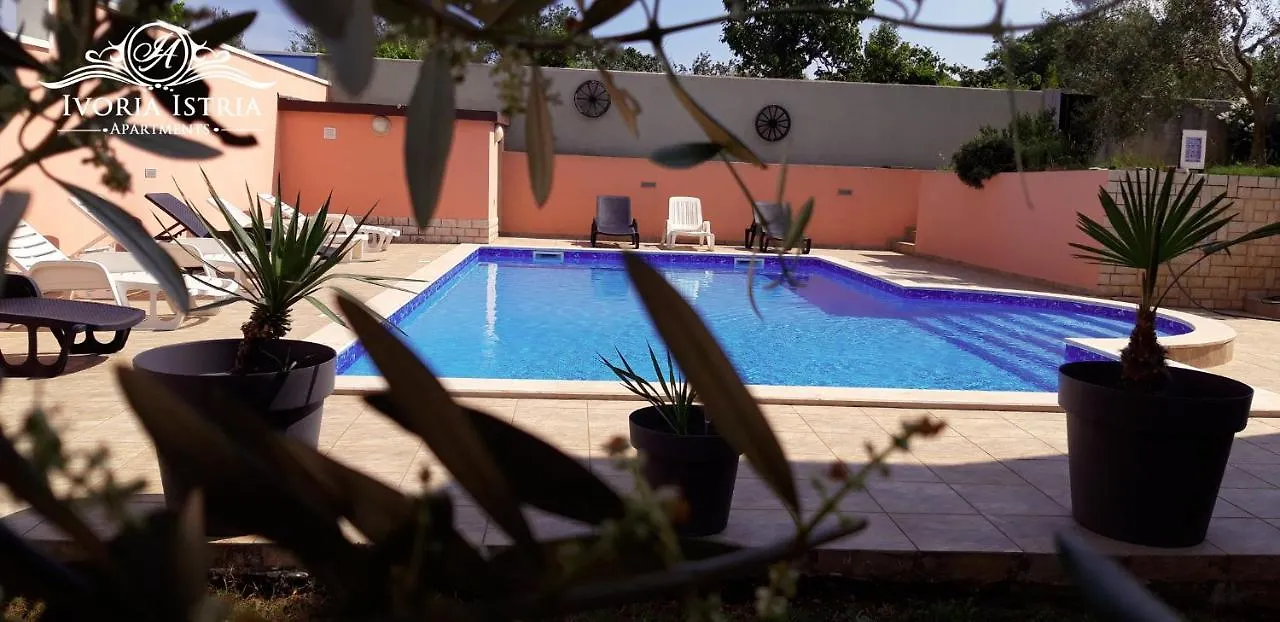 Ivoria - Apartments With A Swimming Pool Banjole