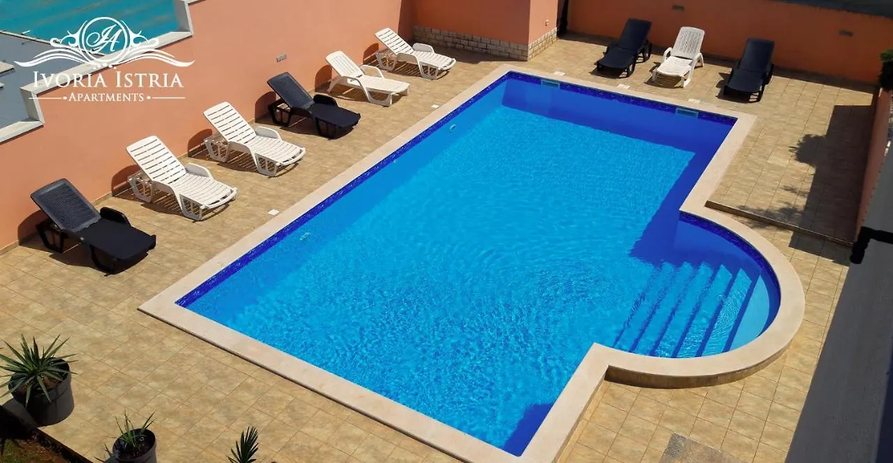 Ivoria - Apartments With A Swimming Pool Banjole