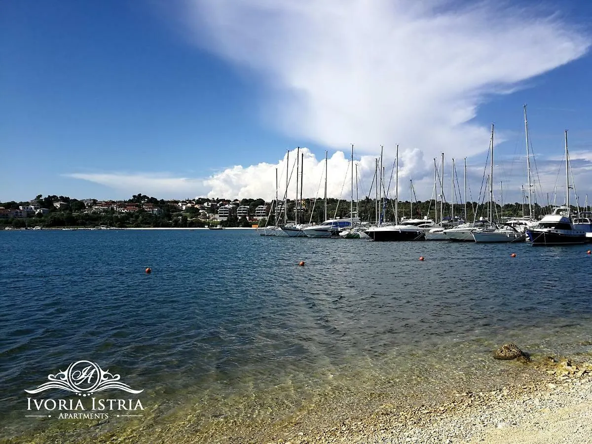 Ivoria - Apartments With A Swimming Pool
