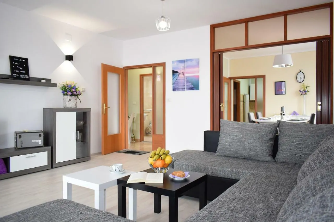 Ivoria - Apartments With A Swimming Pool