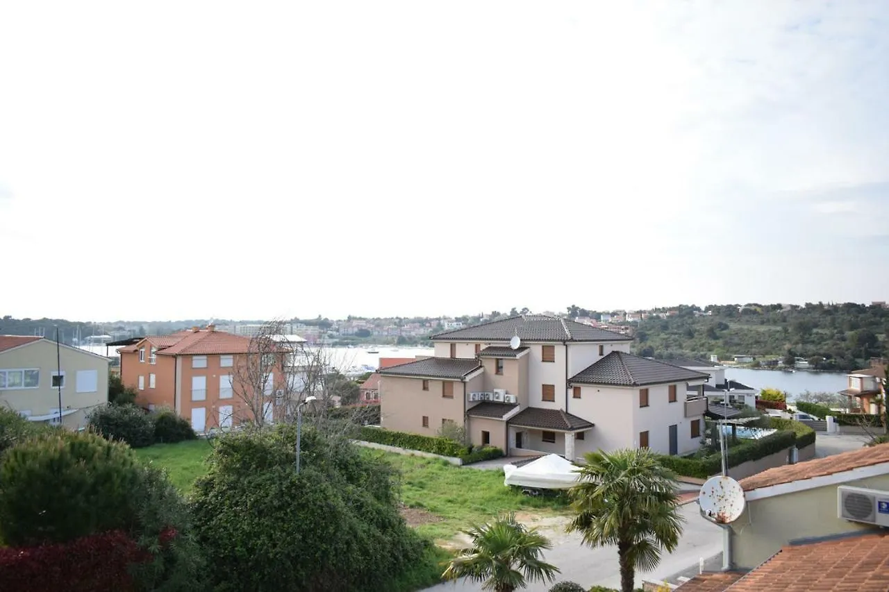 Ivoria - Apartments With A Swimming Pool