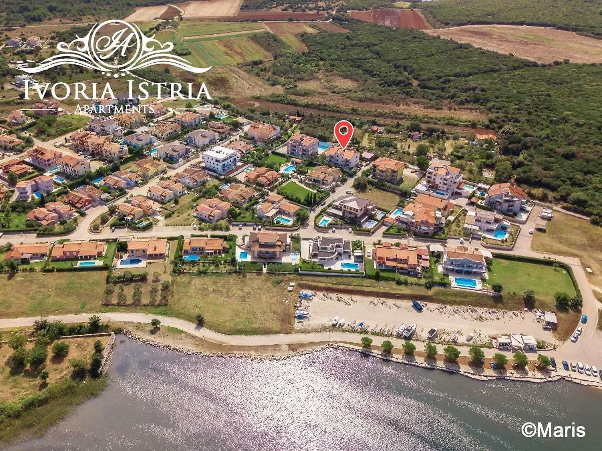 Ivoria - Apartments With A Swimming Pool 0*, Banjole